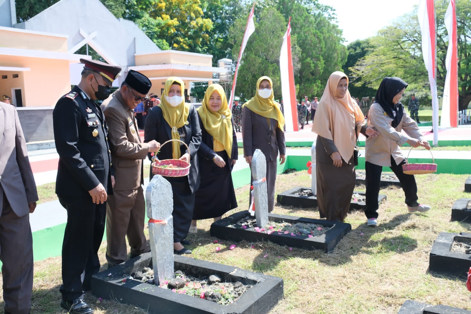 Forkopimda Kab.Soppeng Melakukan Ziarah Nasional di TMP Salotungo Peringatan Hari Pahlawan Tahun 2022