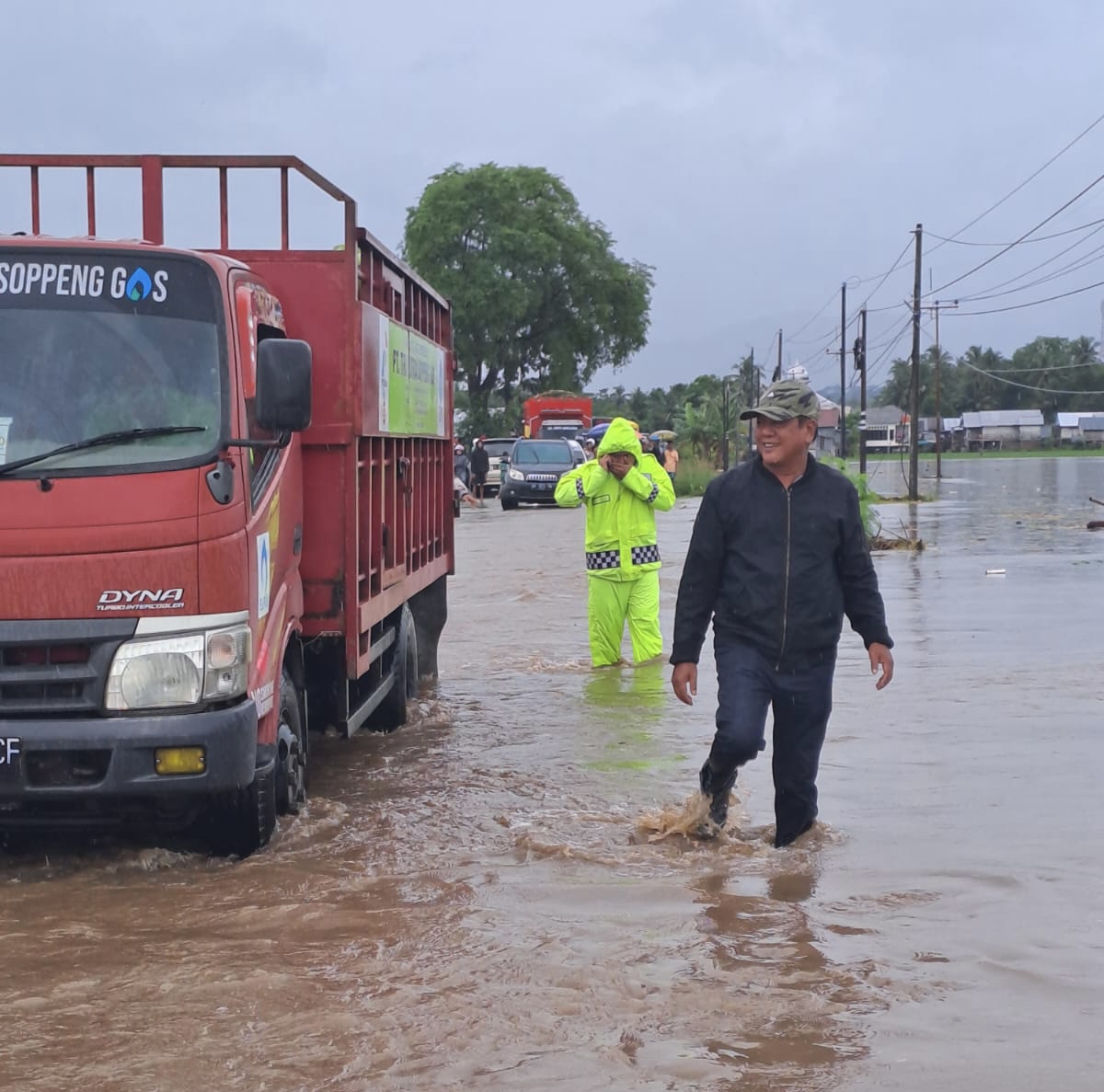 Bupati dan Wabup Soppeng Meninjau Langsung Beberapa Titik Lokasi Banjir di 3 Kecamatan