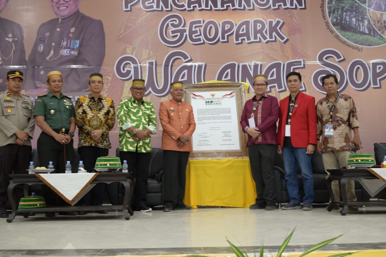 Bupati Soppeng Menandatangani Pernyataan Pencanangan Geopark Walennae Sebagai Cagar Budaya