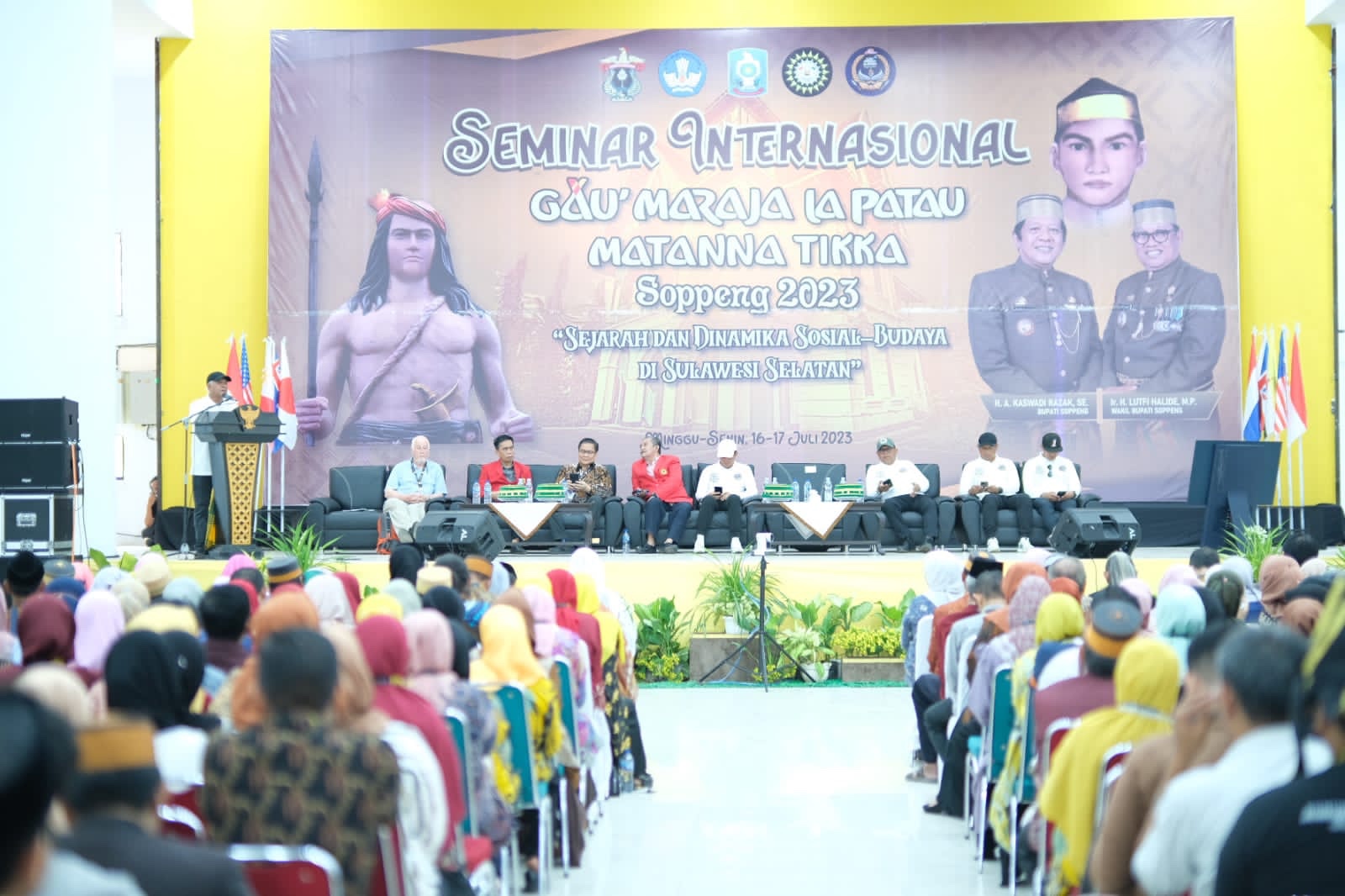 Bupati Soppeng Membuka Seminar Internasional Gau Maraja La Patau Matanna Tikka Soppeng 2023