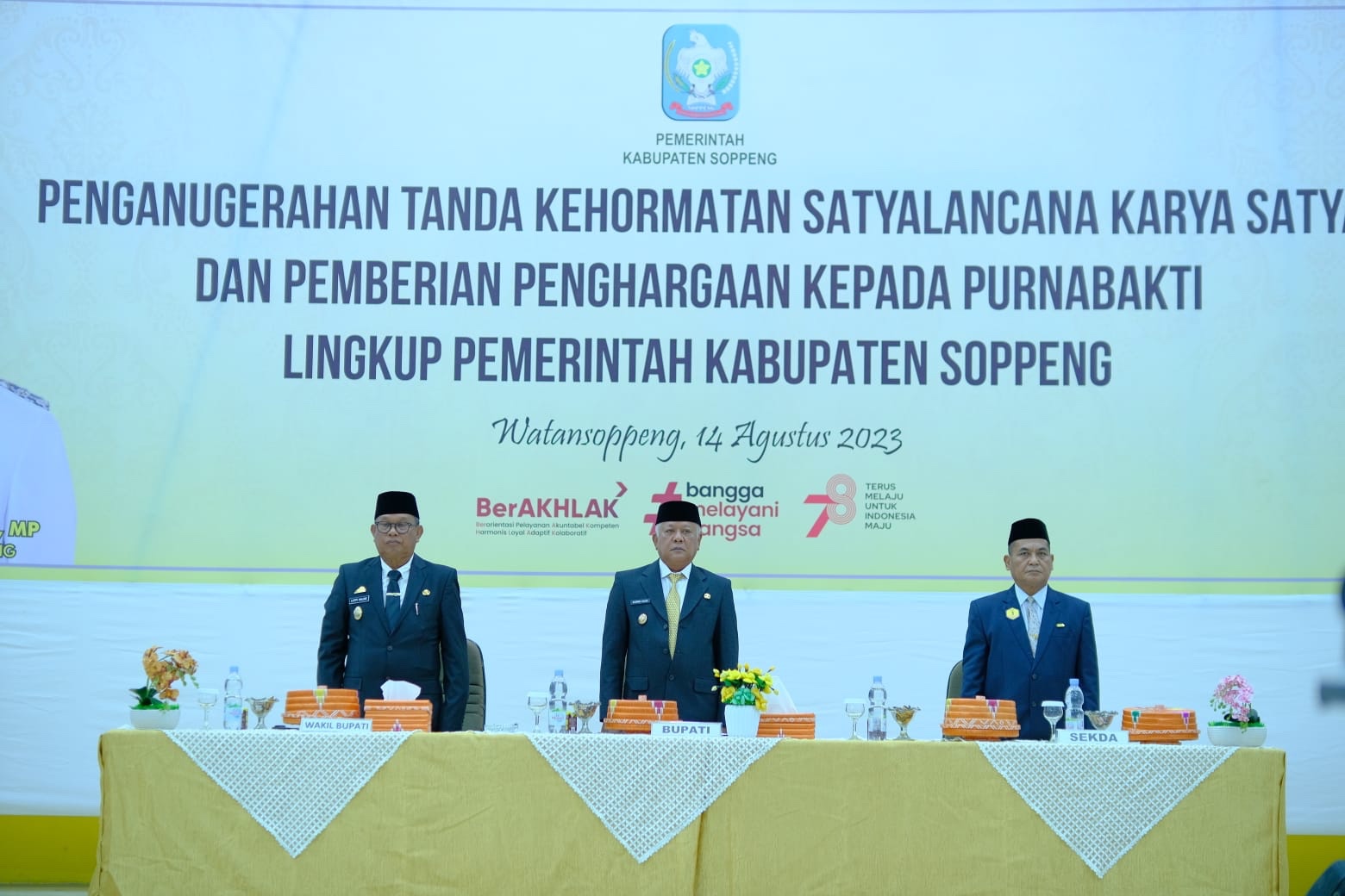 399 ASN Lingkup Pemkab Soppeng Menerima Penganugerahan Tanda Kehormatan Satyalancana