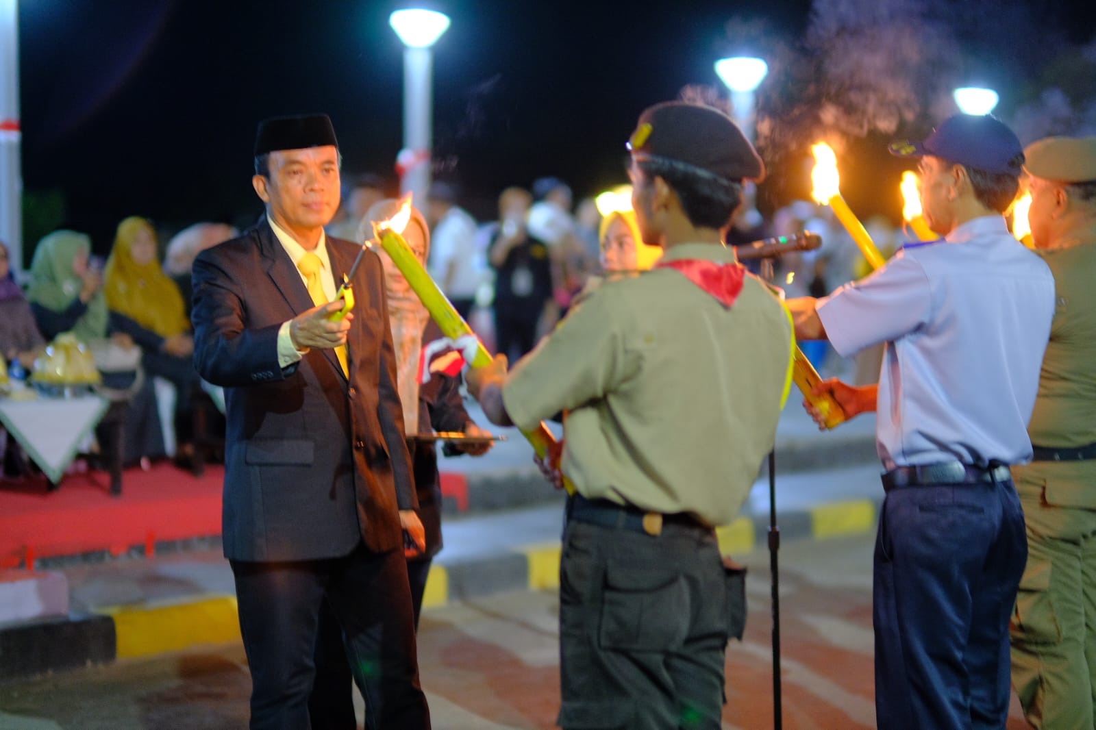 Bupati bersama Forkopimda Kab.Soppeng Hadiri Upacara Taptu Serta Melepas Secara Resmi Pawai Obor HUT RI ke 78