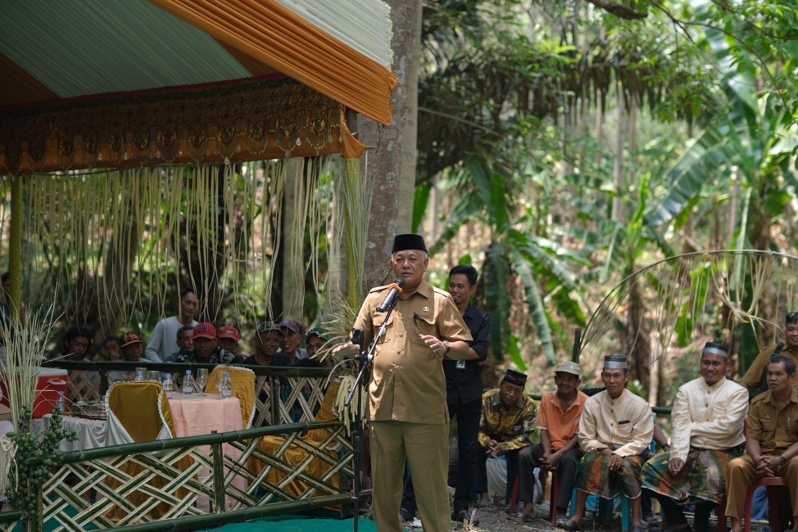 Pemkab Soppeng Apresiasi Masyarakat Desa Jampu Pelestarian Budaya “Uluwai Mabbaji Baji Bujung”