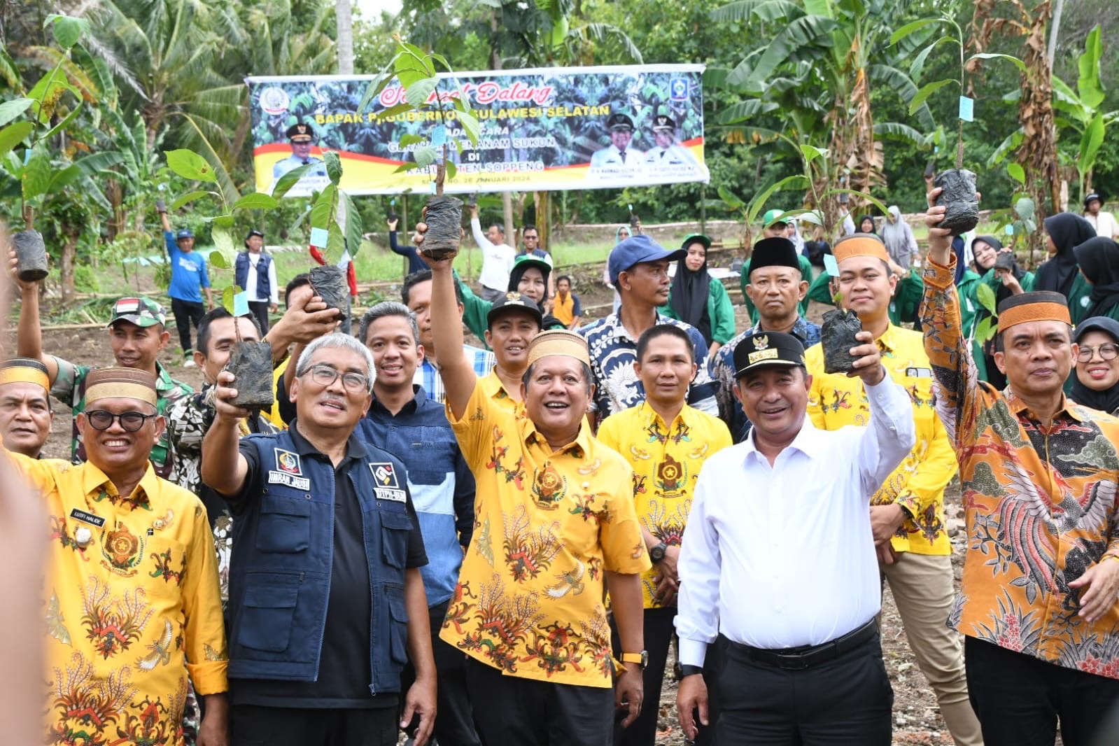 Pj Gubernur Sulsel Melakukan Kunjungan Kerja Kedua dan Serahkan Beberapa Bantuan Program di Kab.Soppeng