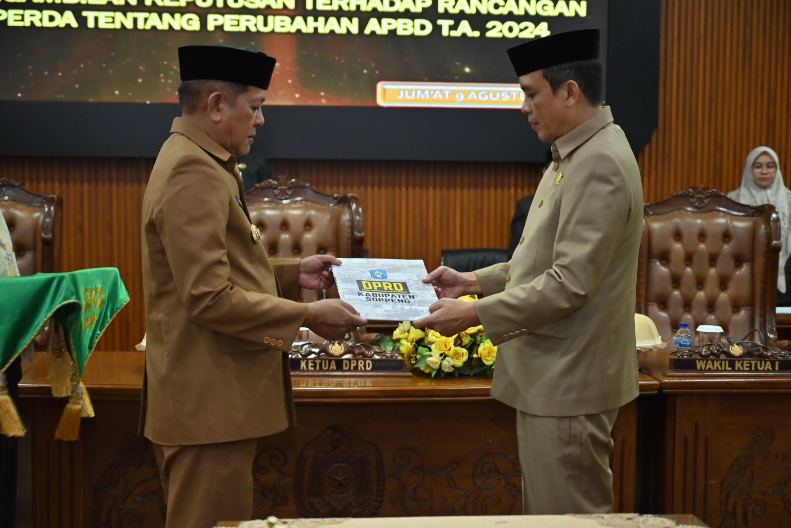 Bupati Soppeng Menandatanganani dan Menyerahkan Ranperda Perubahan Persetujuan Bersama APBD TA 2024