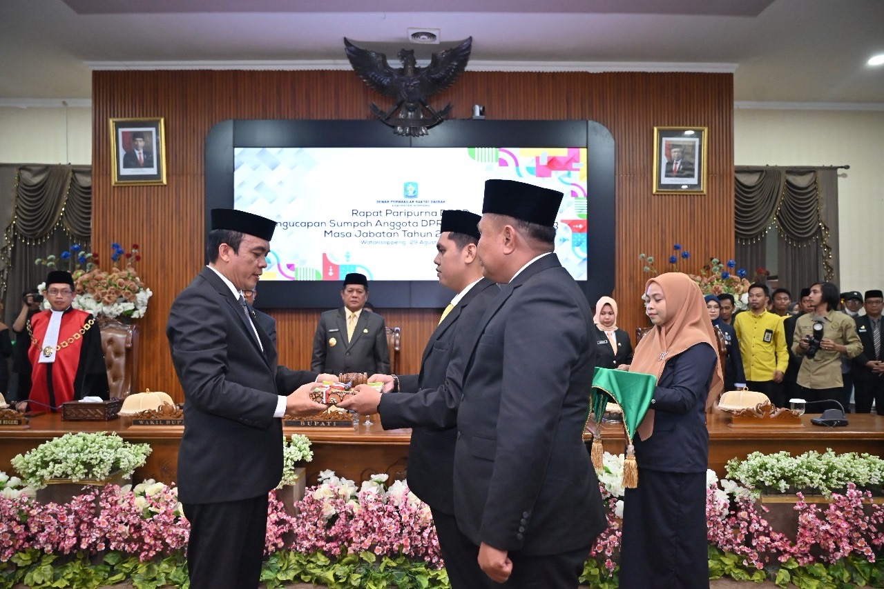 Sebanyak 30 Anggota DPRD Kabupaten Soppeng Dilantik dan Mengucapkan Sumpah ￼Masa Jabatan Tahun 2024-2029