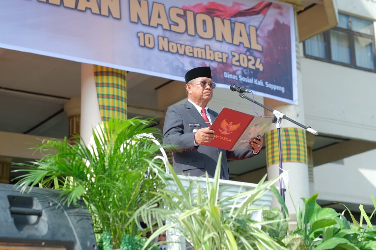 Wabup Soppeng Bacakan Sambutan Seragam Menteri Sosial RI Pada Upacara Peringatan hari Pahlawan Tahun 2024