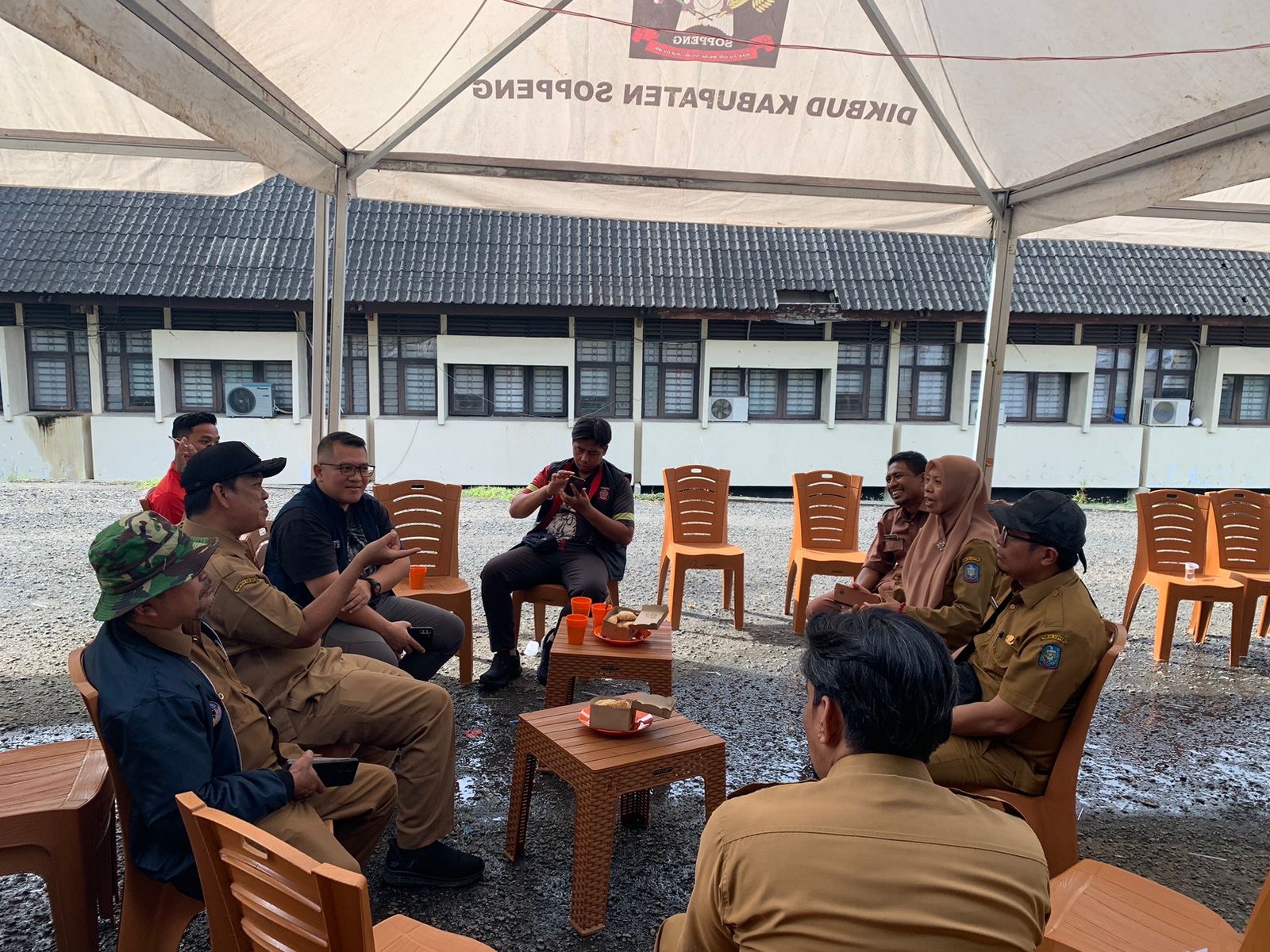Pemda bersama Tim Kemensos RI Memantau Langsung Pendistribusian Bantuan Penanggulangan Pasca Bencana