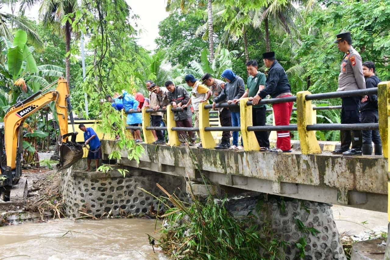 Bupati Soppeng bersama Forkopimda Tinjau Lokasi dan Kondisi Kebutuhan Masyarakat Terdampak Banjir