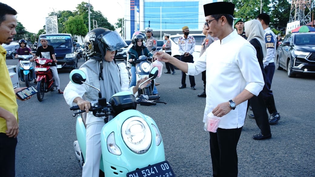 Pemerintah Kabupaten Soppeng dan Forkopimda Berbagi Takjil di Bulan Ramadhan