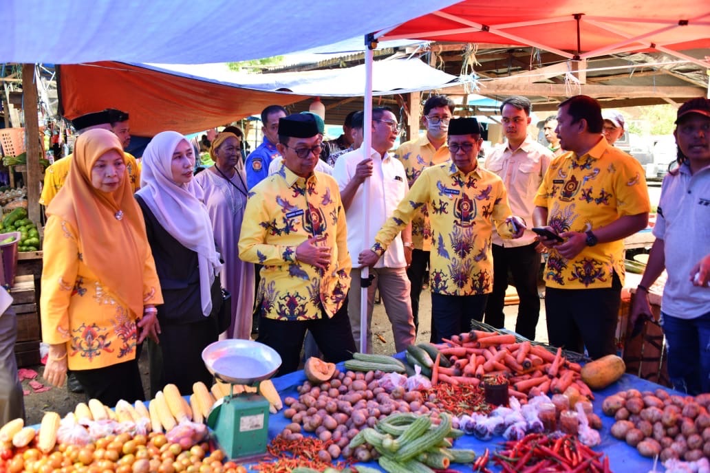 Bupati dan Wabup Soppeng Pantau Langsung Kondisi Pasar Harga Barang Kebutuhan Pokok