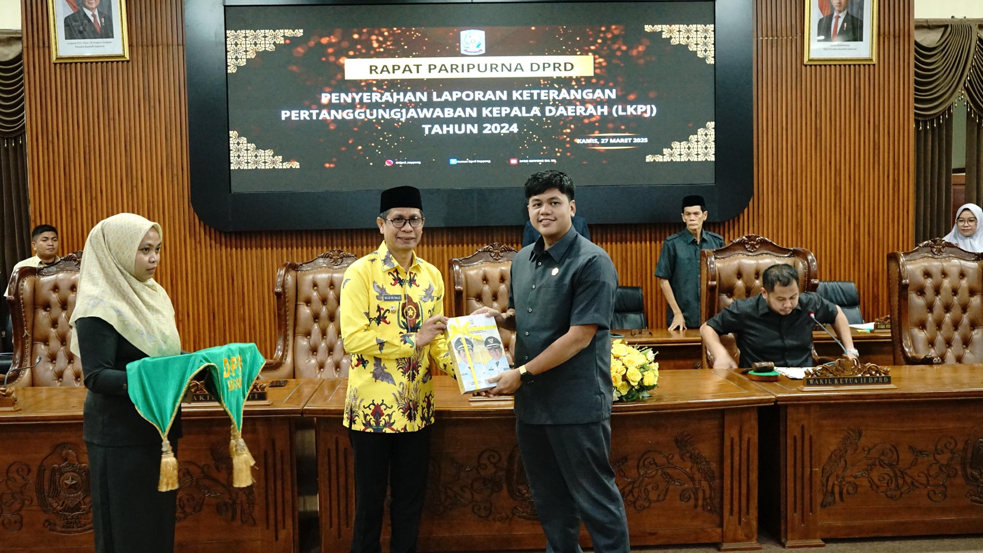 Wabup Soppeng Sampaikan Capaian Kinerja dan Serahkan LKPJ Pada Rapat Paripurna DPRD