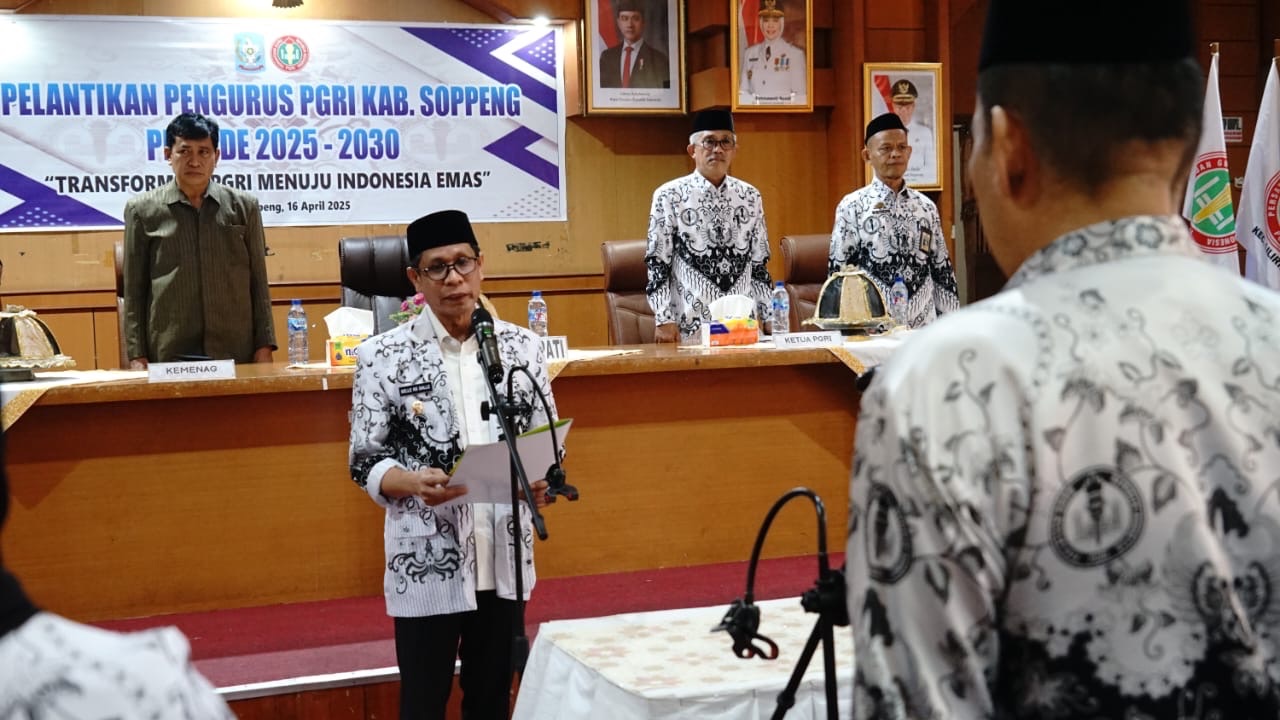 Wakil Bupati Soppeng Secara Resmi Melantik Pengurus PGRI Soppeng Periode 2025-2030