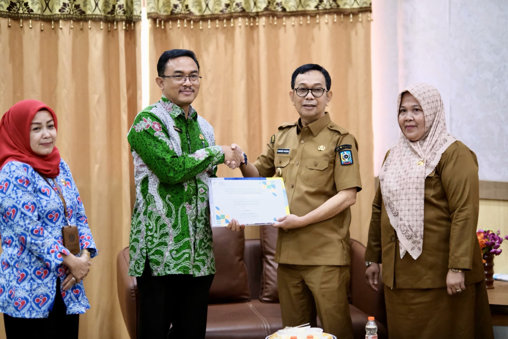 Bupati Soppeng Menerima Kunjungan Kepala Perwakilan BKKBN yang Ditandai Penyerahan Alokasi DAK KB