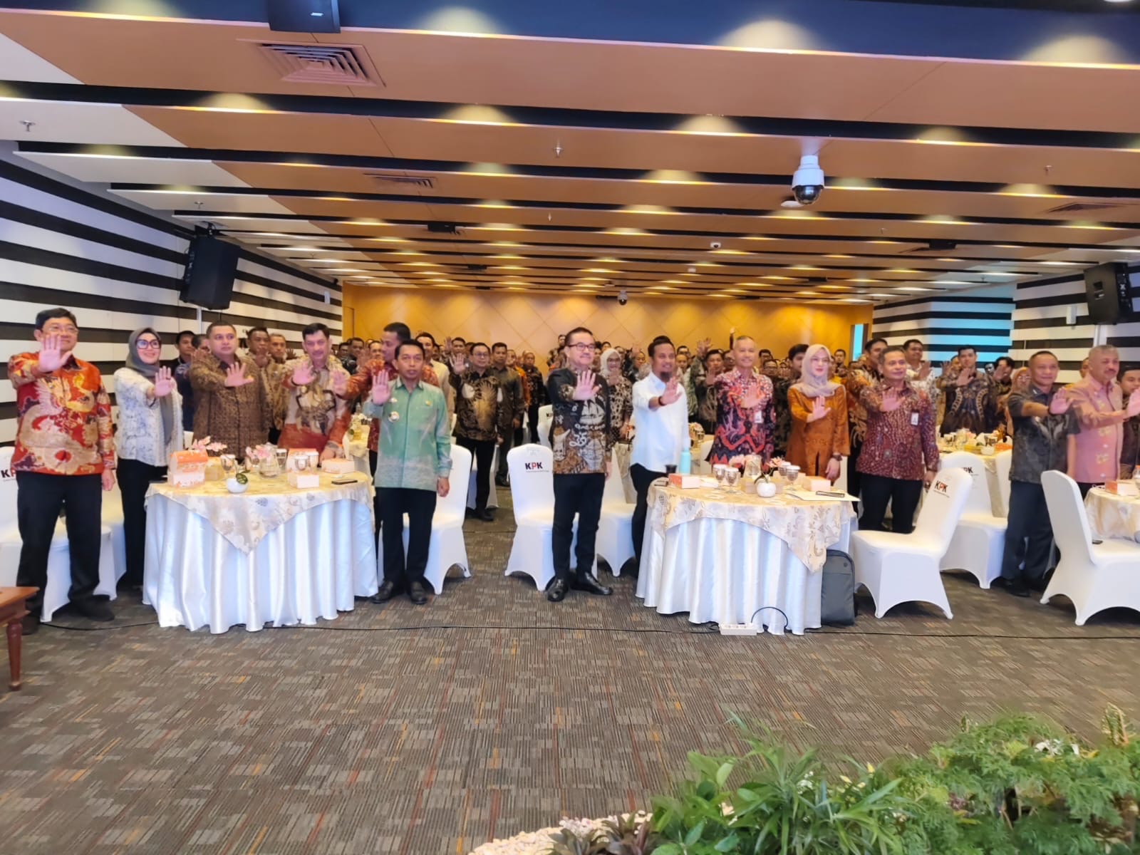 Bupati Soppeng Menerima Penghargaan Pemda dengan Nilai MSCP 2024 Kategori Terjaga