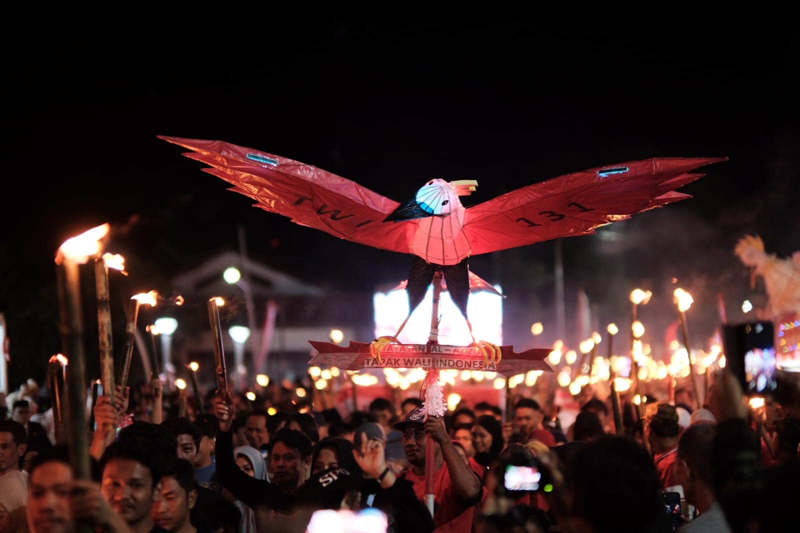 Ribuan Obor Terangi Soppeng dalam Pawai Obor Perayaan HUT RI ke-80