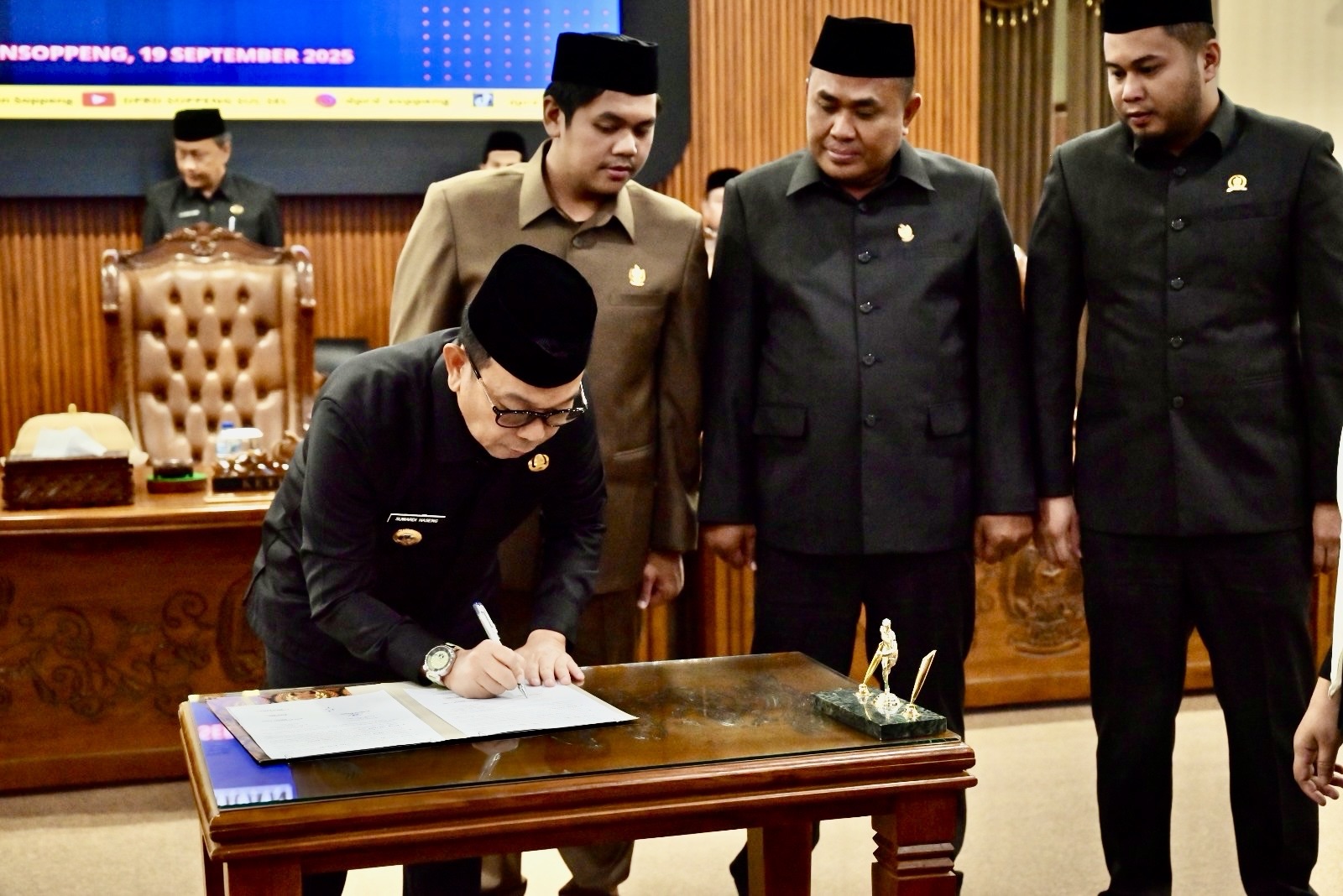 Bupati Soppeng Tandatangani Berita Acara Persetujuan Ranperda Perubahan APBD TA 2025