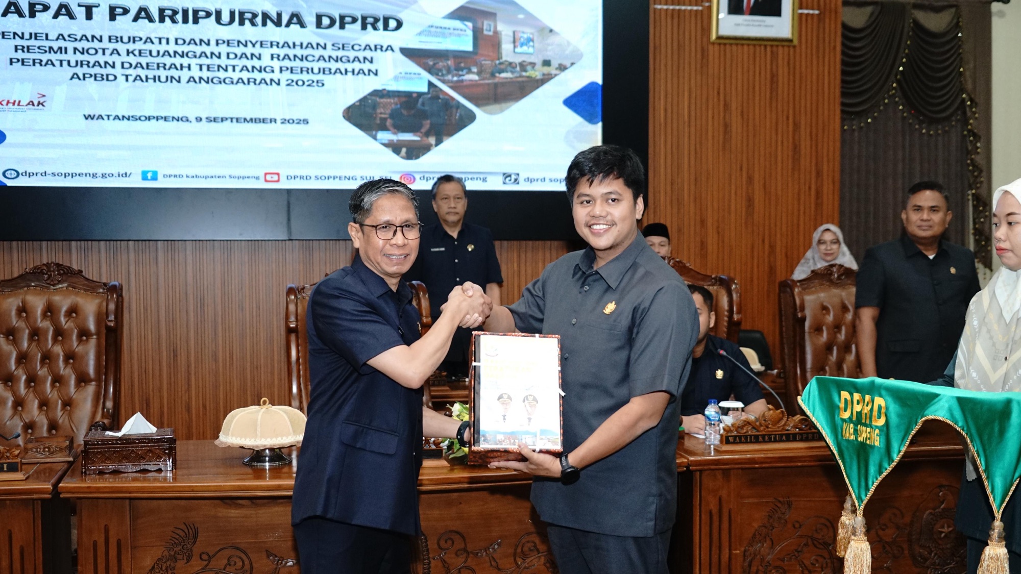 Wabup Soppeng Secara Resmi Serahkan Nota Keuangan dan Ranperda Perubahan APBD TA 2025