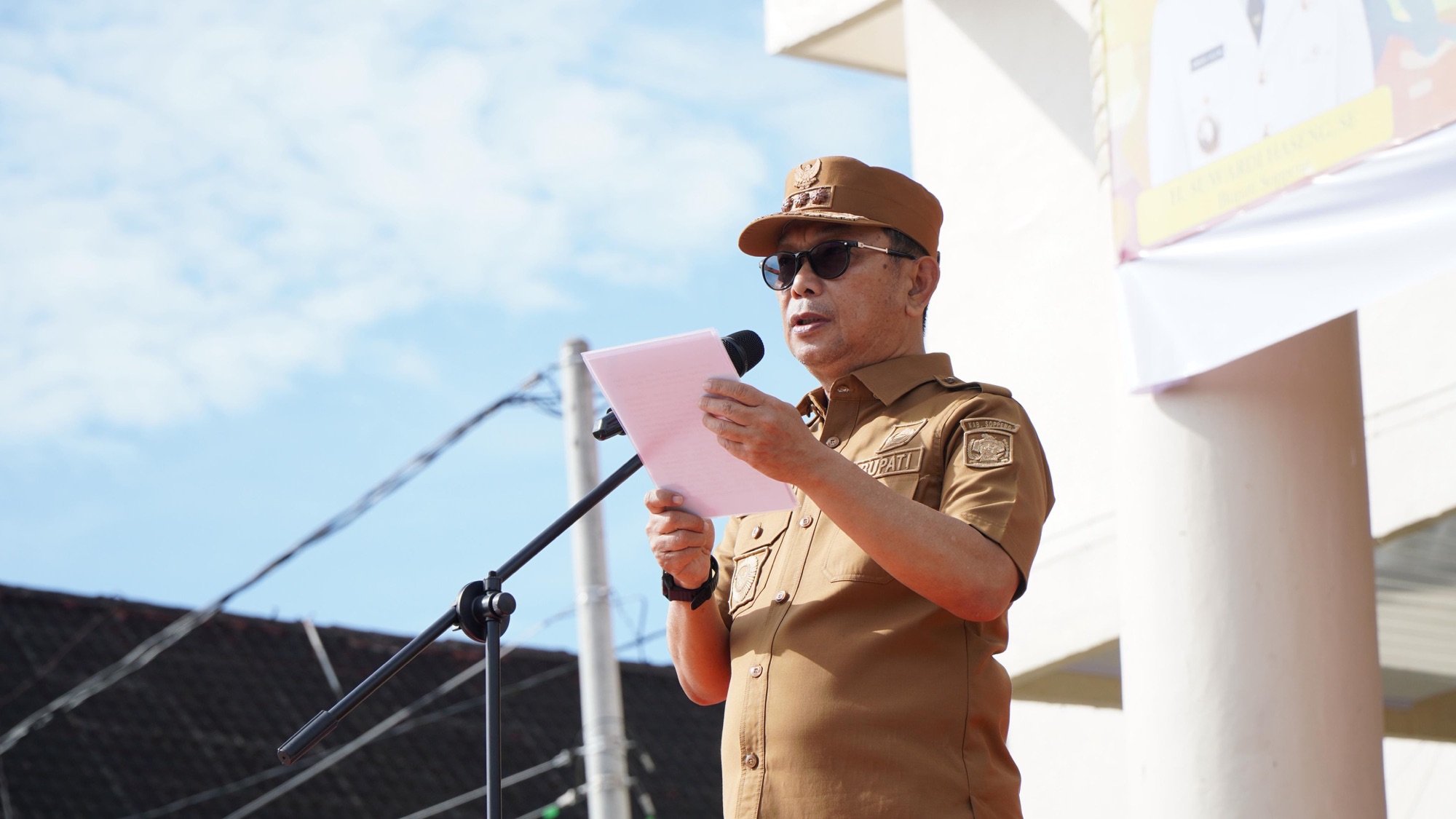 Bupati Soppeng Bacakan Sambutan Seragam Menpora RI Puncak Peringatan HAORNAS 2025