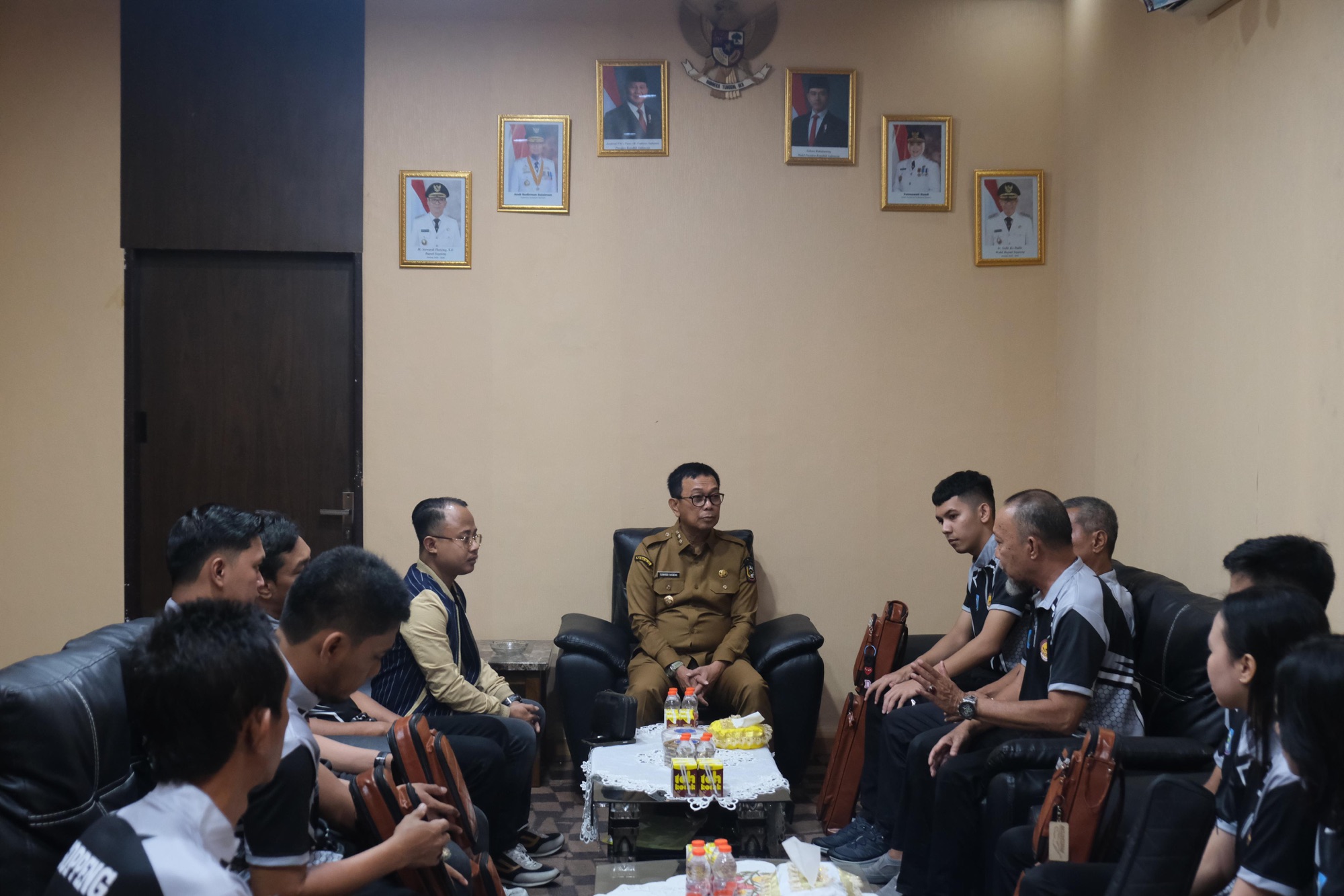Bupati Soppeng bersama Kadis Disparporapar Dukung Penuh POBSI Soppeng Pada Porprov XVIII Sulsel di Parepare