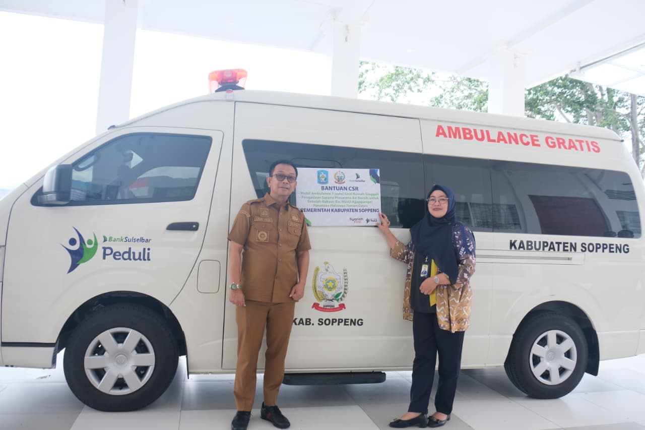 Pemkab Soppeng Menerima Bantuan CSR 1 Unit Mobil Ambulance dari Bank Sulselbar